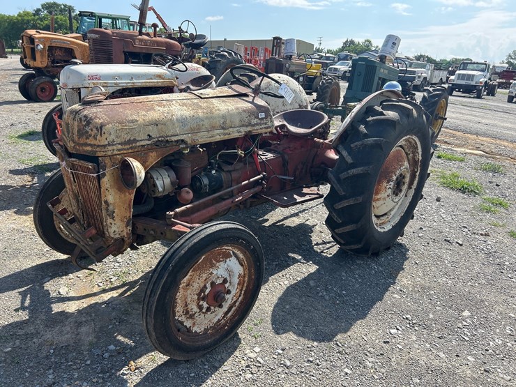 ford-tractor-image-1