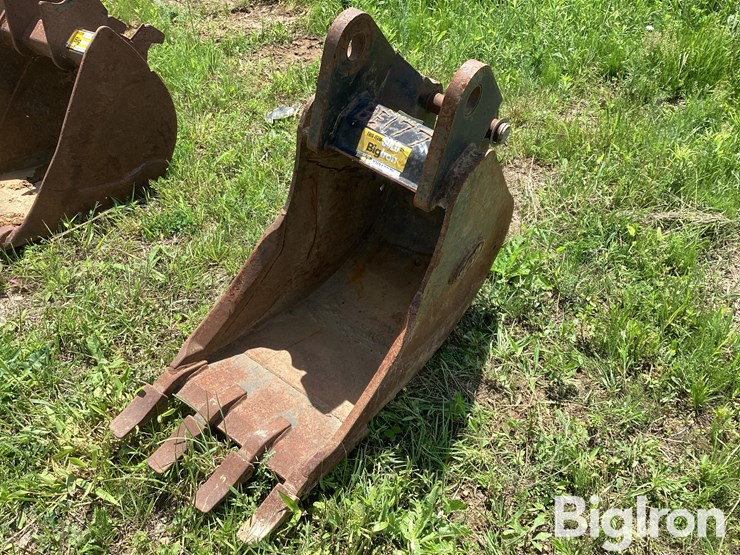 geith-580sn-18"-loader-backhoe-bucket-image-1