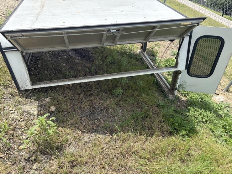 l3---aluminum-camper-shell-image-14