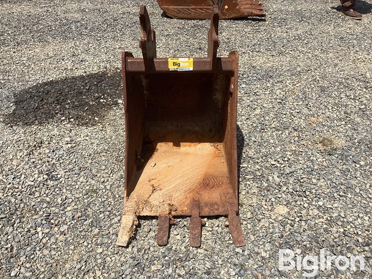 kubota-23"-excavator-bucket-image-2