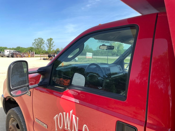 2003-ford-f550-image-16