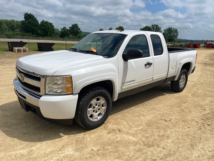 2010-chevrolet-silverado-1500-lt-image-1