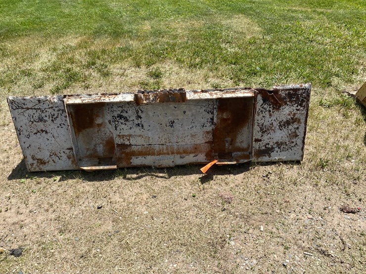 #7077-•-72"-skid-steer-bucket-(deerbrook,-wi)-image-8