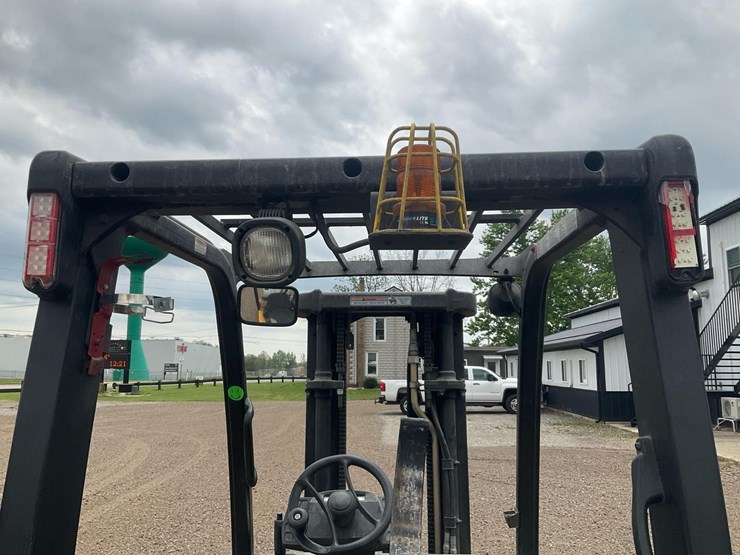 #1359-•-2010-yale-forklift-image-18