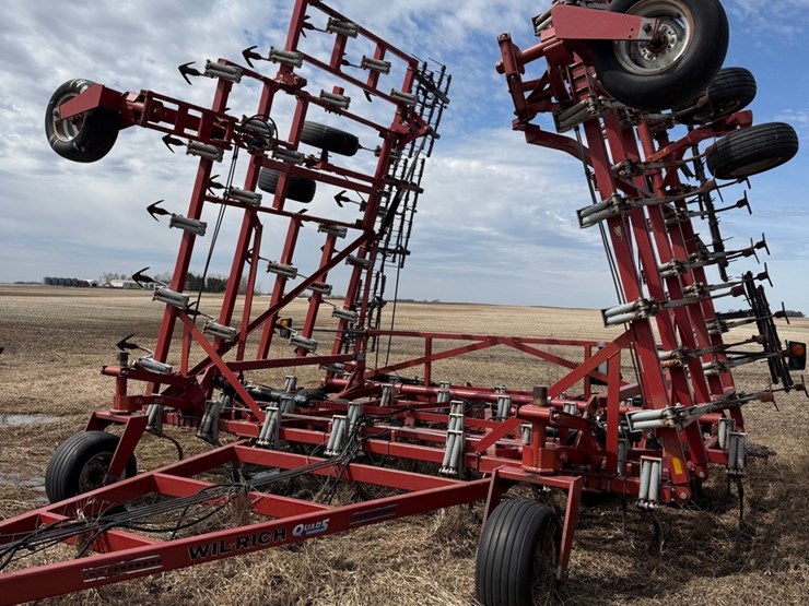wilrich-47’-quad-5--field-cultivator,-tri-fold,-double-spring-shanks,-nice-shape,-￼note:-top-is-not-folded-down-in-photos,-but-will-image-4