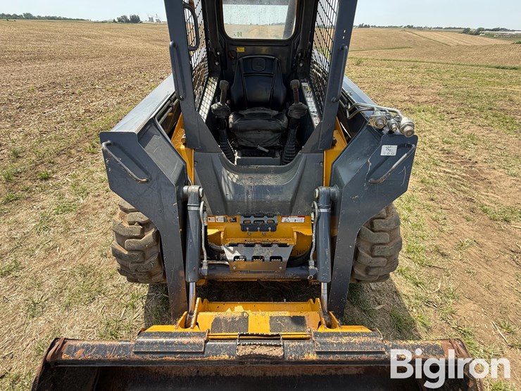 2015-deere-326e-image-10
