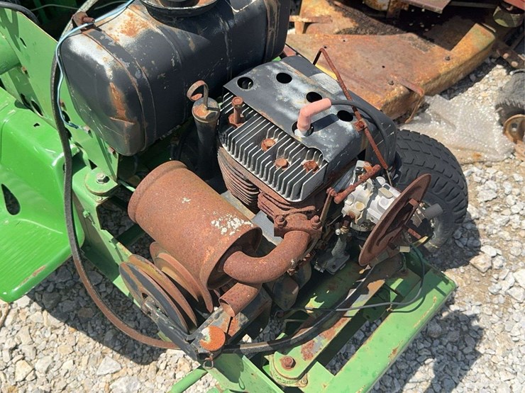 john-deere-110-image-8