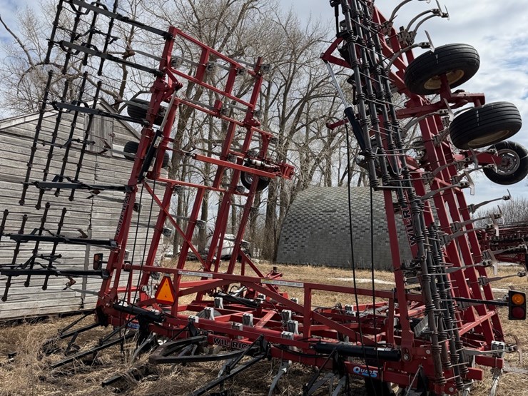 wilrich-47’-quad-5--field-cultivator,-tri-fold,-double-spring-shanks,-nice-shape,-￼note:-top-is-not-folded-down-in-photos,-but-will-image-9