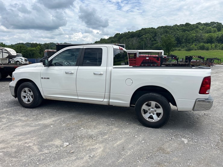 2009-dodge-ram-1500-image-2