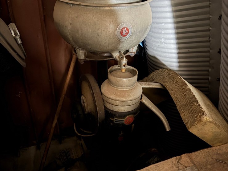 cream-separator,-very-nice,-shedded-image-5