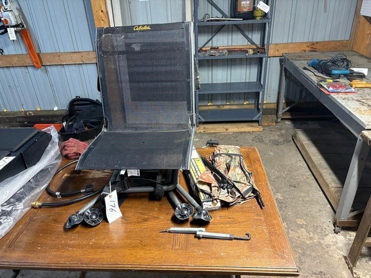 cabelas-swivel-chair-&-hunting-supplies-image-1