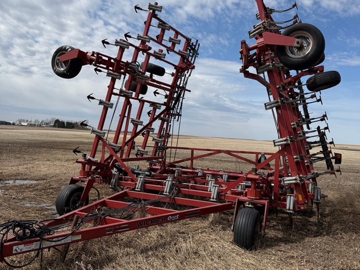 wilrich-47’-quad-5--field-cultivator,-tri-fold,-double-spring-shanks,-nice-shape,-￼note:-top-is-not-folded-down-in-photos,-but-will-image-3