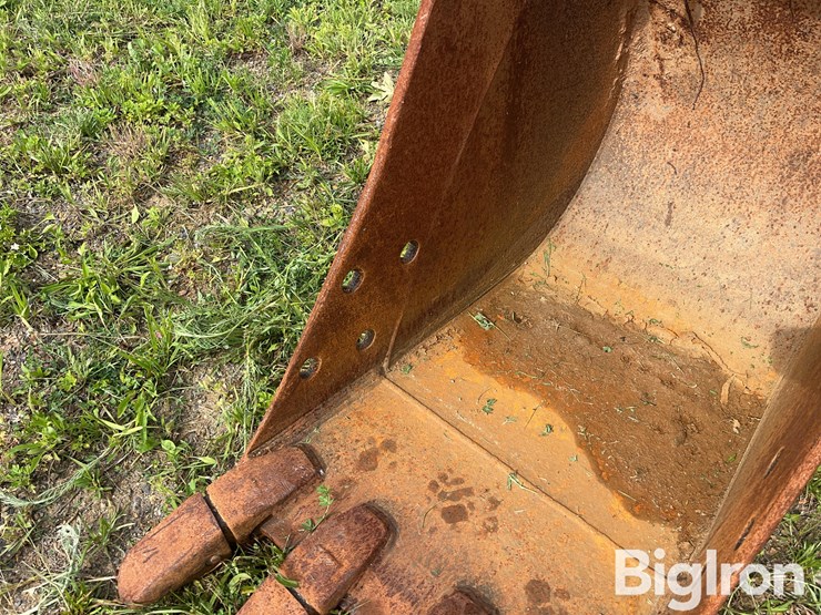 c&p-def-24”-excavator-bucket-image-11