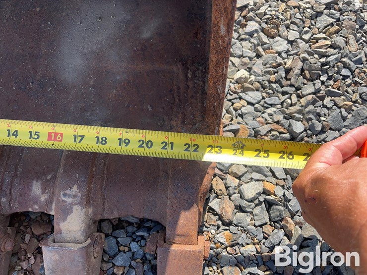 geith-23"-backhoe-bucket-image-19