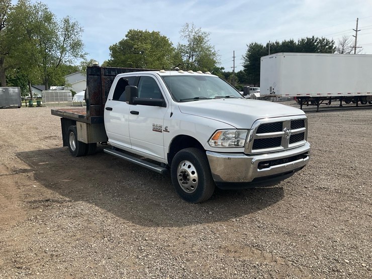 2015-dodge-3500-image-3