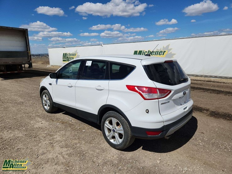 2016-ford-escape-se-image-3