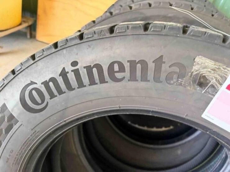 6-continental-225/70r19.5-tires-image-7