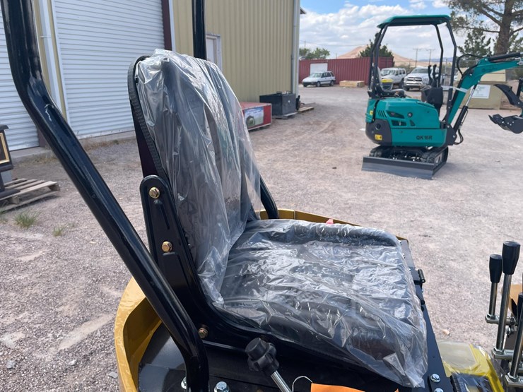 #2650-•-unused-cfg-mini-excavator-image-35