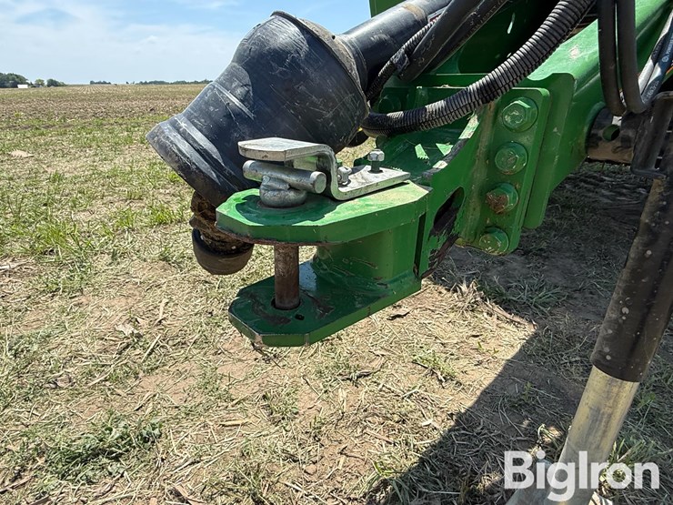2022-john-deere-560m-image-9