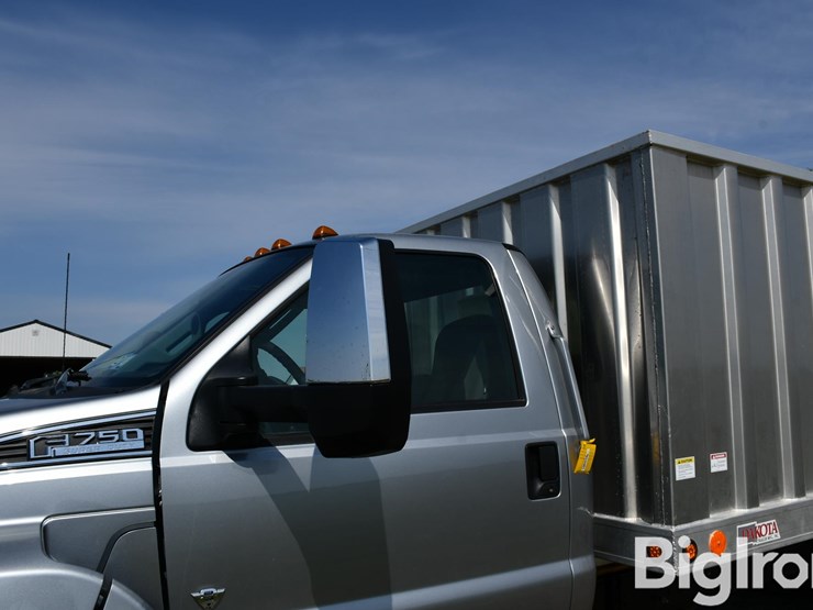 2025-ford-f750-image-12