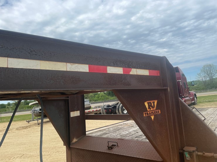 #410-•-2000-p&j-24'-gooseneck-trailer-(has-wi-title)-image-11