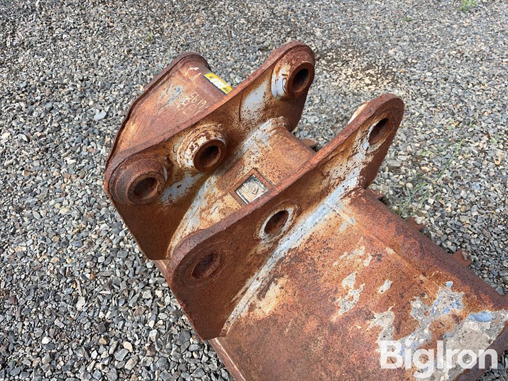 strickland-36"-backhoe-bucket-image-11