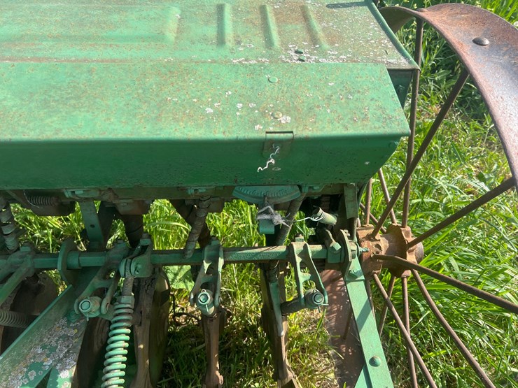 10-john-deere-10-image-8