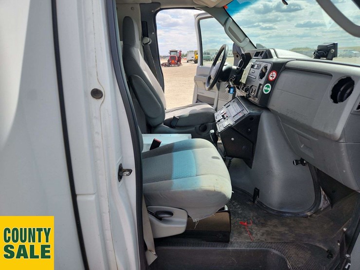2016-ford-e450-image-24
