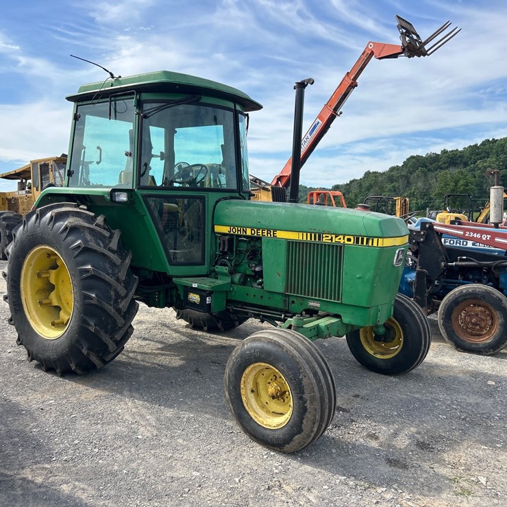JOHN DEERE 2140