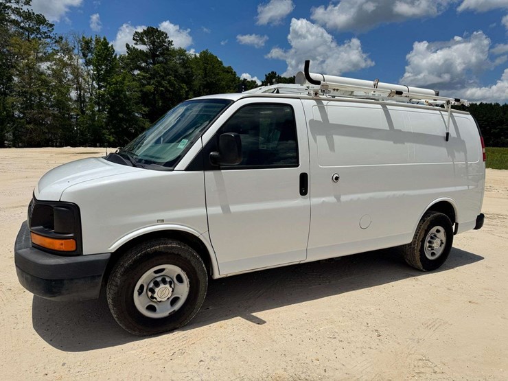 2013-chevrolet-express-g2500-image-1