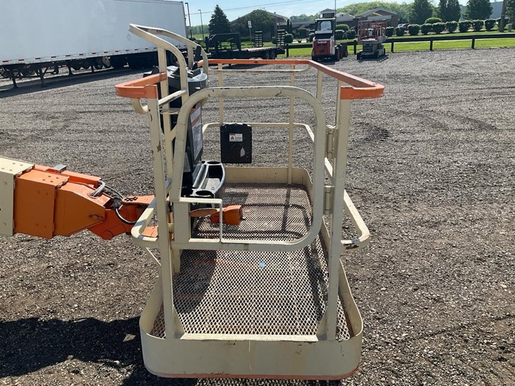 2005-jlg-600s-image-29