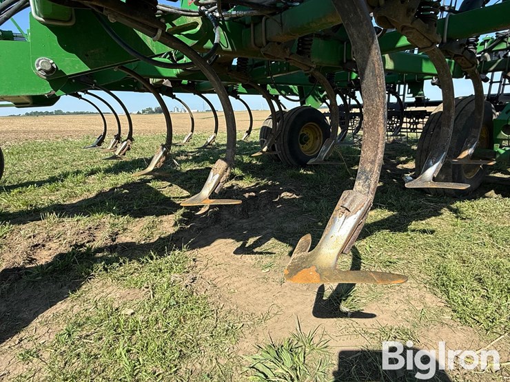 2014-john-deere-2210-image-16