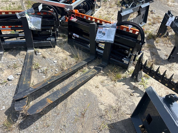 #53-•-48”-hydraulic-skid-steer-pallet-forks-image-1