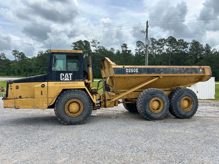 caterpillar-d250e-image-5