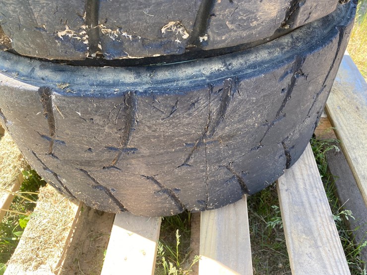 #7067-•-(4)-12-16.5-skid-steer-tires-on-rims-(deerbrook,-wi)-image-13