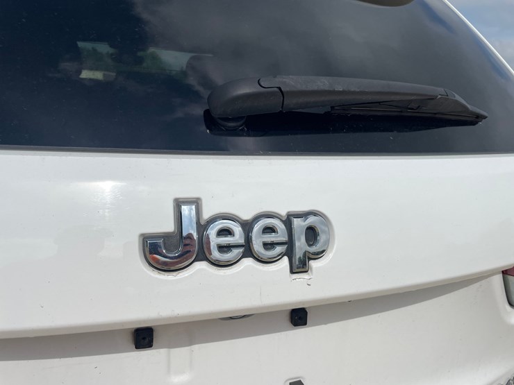 2017-jeep-grand-cherokee-laredo-image-10