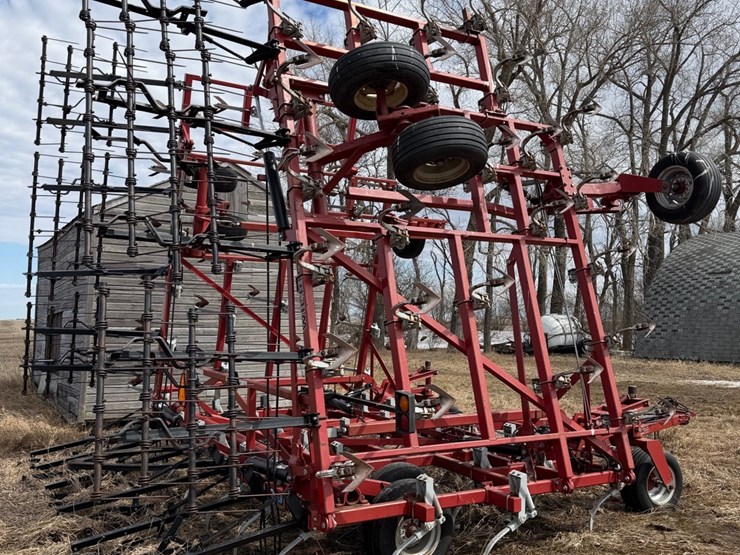 wilrich-47’-quad-5--field-cultivator,-tri-fold,-double-spring-shanks,-nice-shape,-￼note:-top-is-not-folded-down-in-photos,-but-will-image-7
