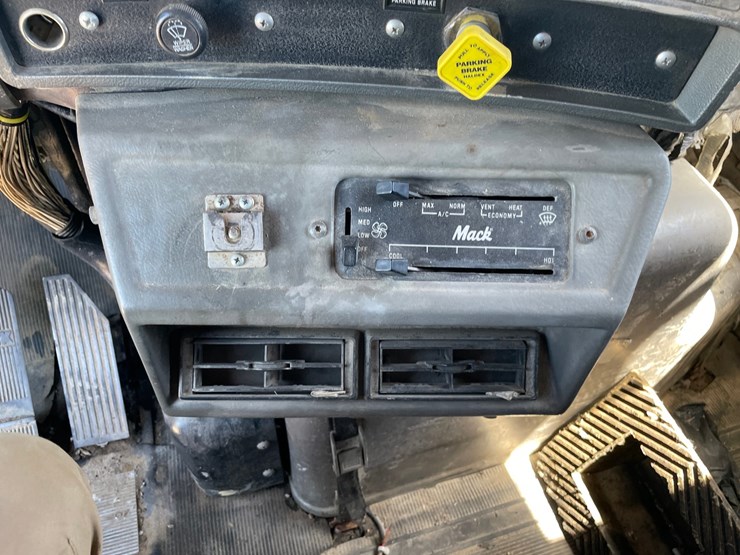 mack-dm688s-image-57