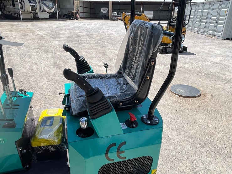 #2653-•-unused-cfg-mini-excavator-image-9