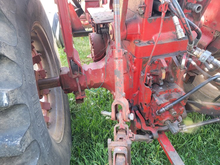 case-ih-farmall-706-image-9