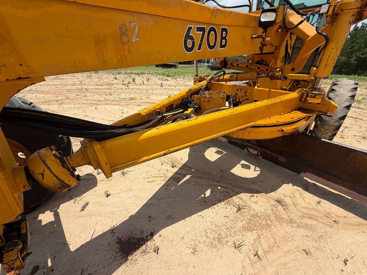 1992-deere-670b-image-11