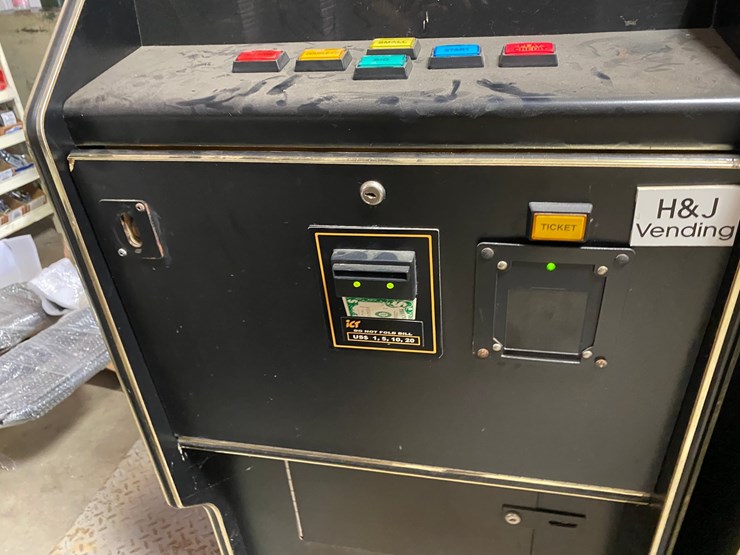#7514-•-(2)-h&j-vending-slot-machines-(antigo,-wi)-image-9