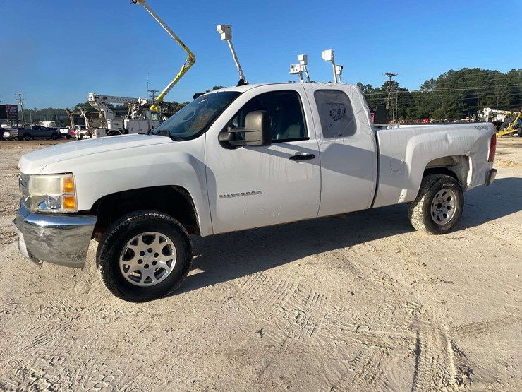 2013-chevrolet-silverado-1500-image-1