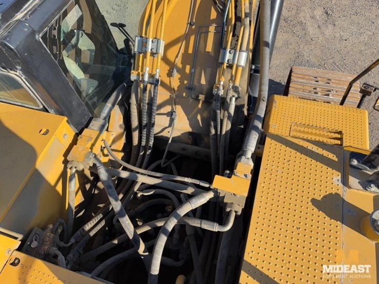 2017-caterpillar-349fl-image-28