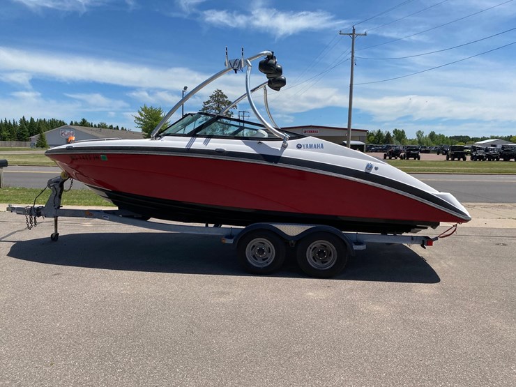 #7032-•-2014-yamaha-212ss-boat-with-trailer-(has-title)-(antigo,-wi)-image-9