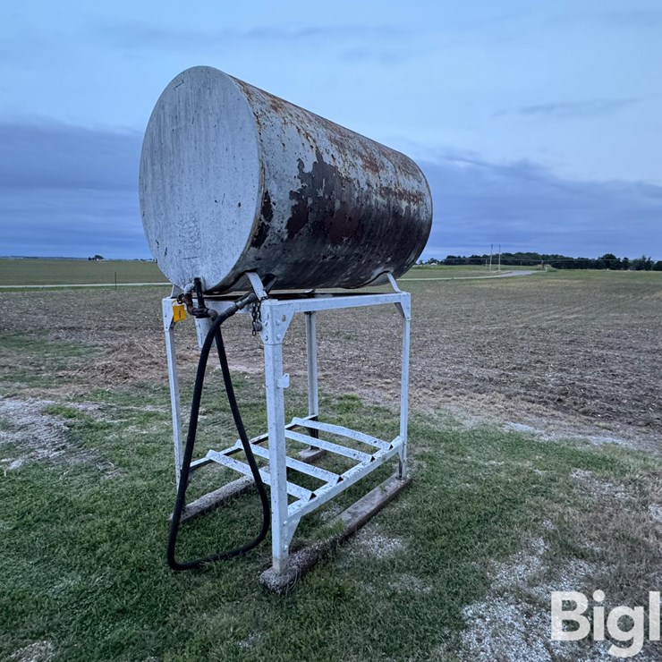 500-Gal Fuel Tank On Stand