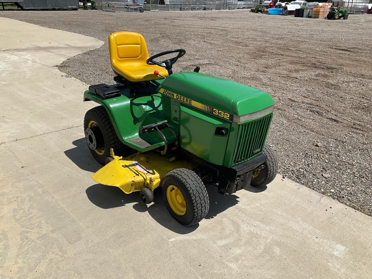 john-deere-332-image-4