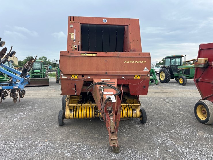 new-holland-654-image-2