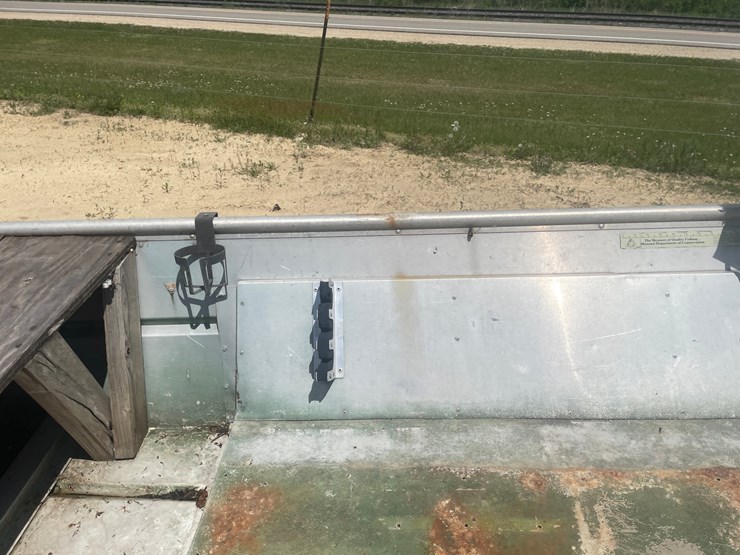 #2001-•-14'-landau-aluminum-boat-with-a-mud-motor-(no-title)-image-26