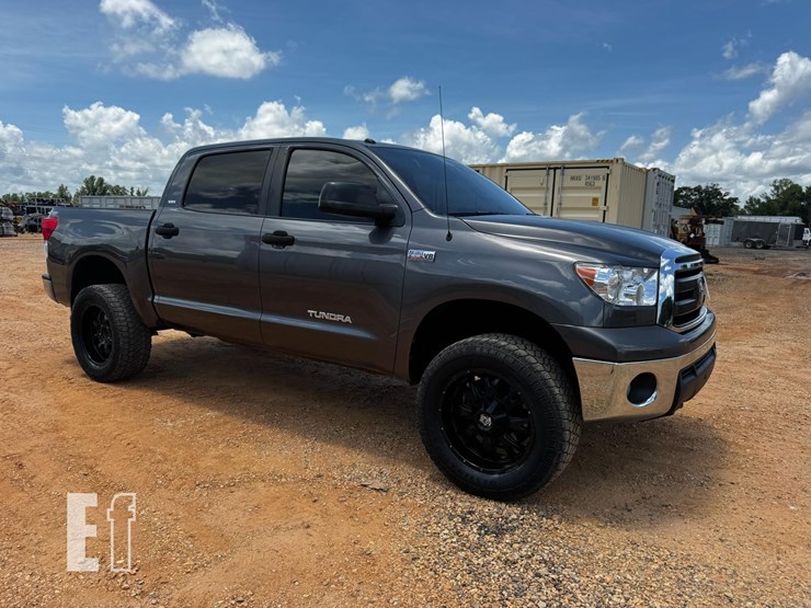 2011-toyota-tundra-image-6